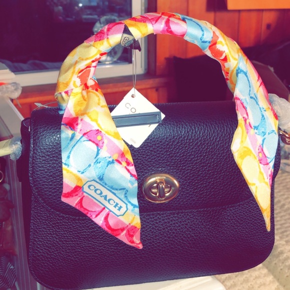 Meet your Posher, Cynthia - Picture 3 of 8